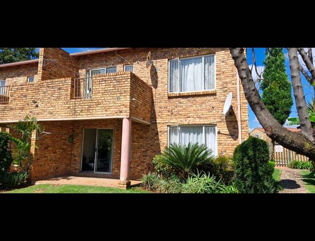 2 BEDROOM APARTMENT FOR SALE IN WILGEHEUWEL